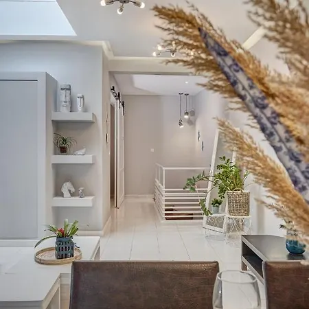 Old Town Luxury Velvet Apartment