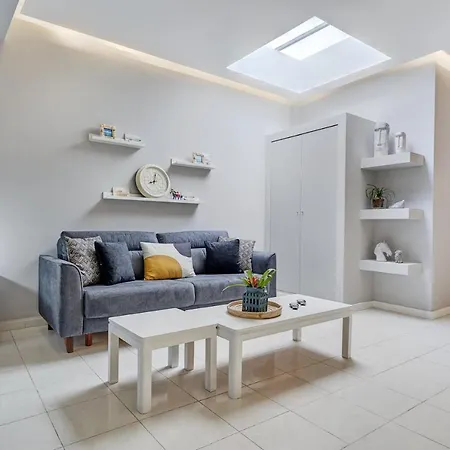 Old Town Luxury Velvet Apartment *