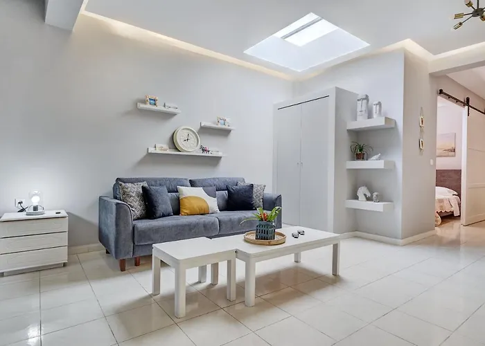 Old Town Luxury Velvet Apartment *